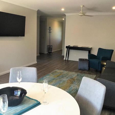 Tic Tac Toe Quality Accommodation Армидейл Экстерьер фото