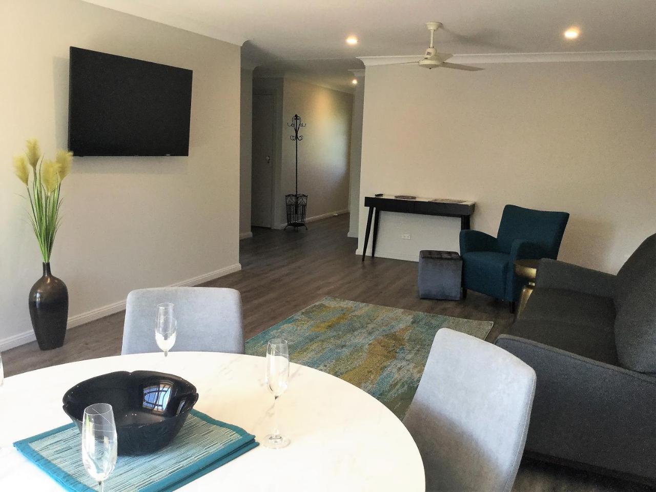 Tic Tac Toe Quality Accommodation Армидейл Экстерьер фото