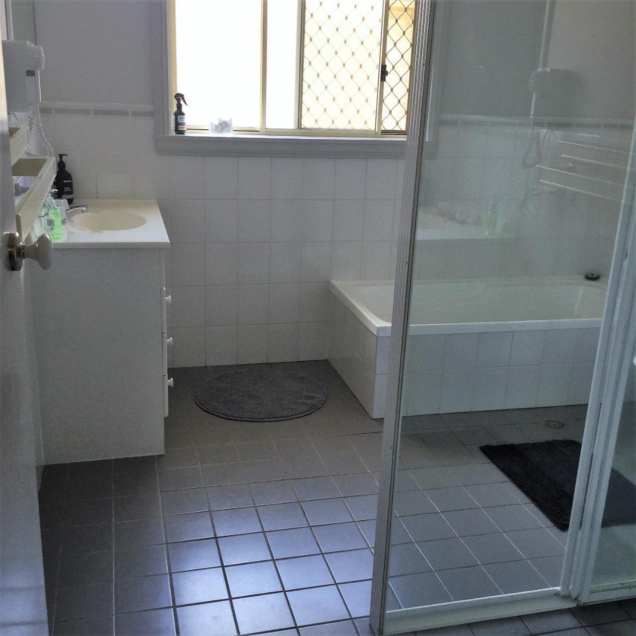 Tic Tac Toe Quality Accommodation Армидейл Экстерьер фото